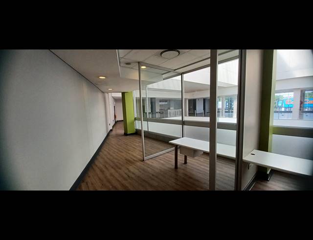 2,355M² RETAIL TO LET IN CRAIGHALL PARK